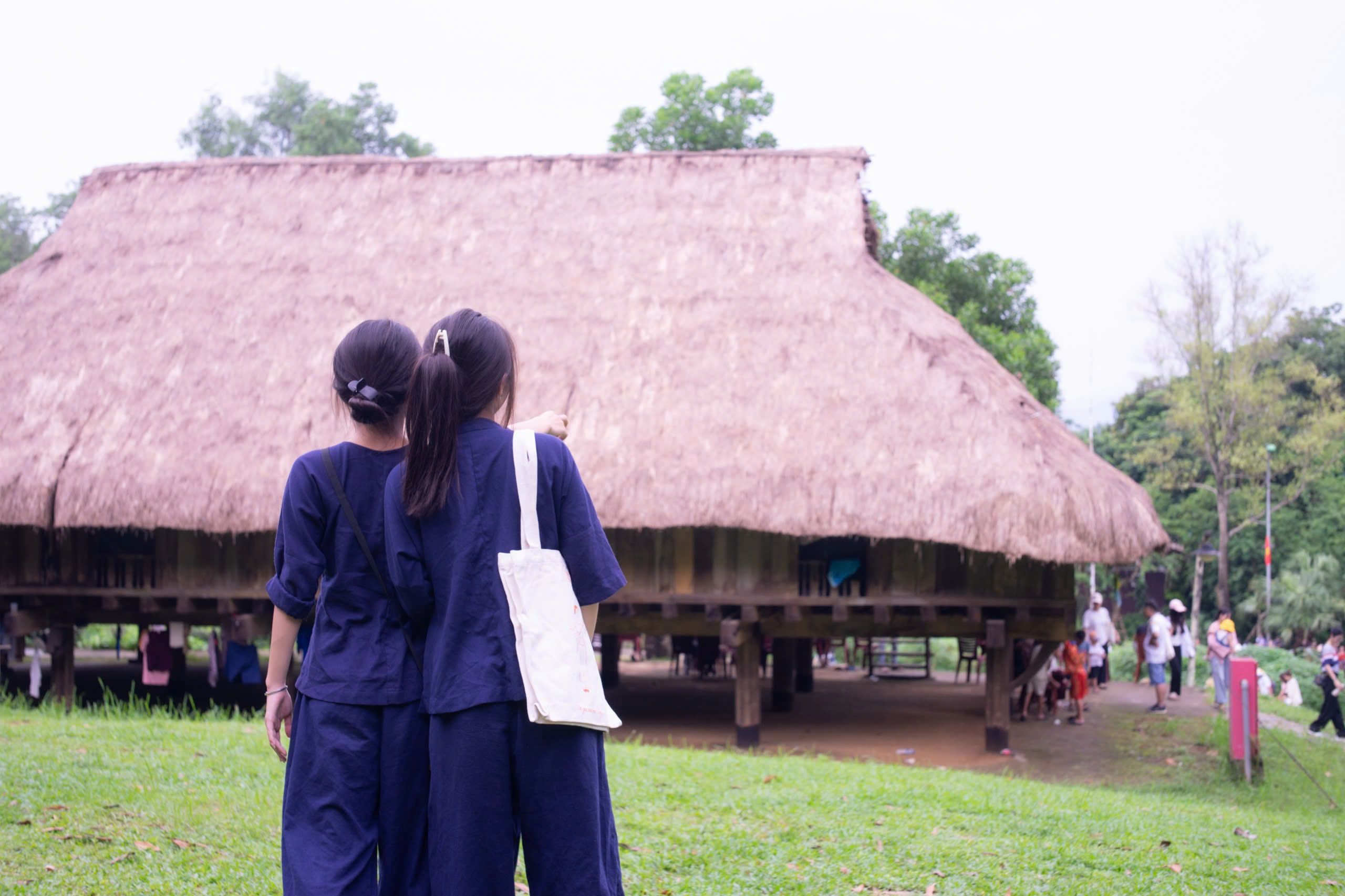 Thế hệ trẻ và sắc chàm